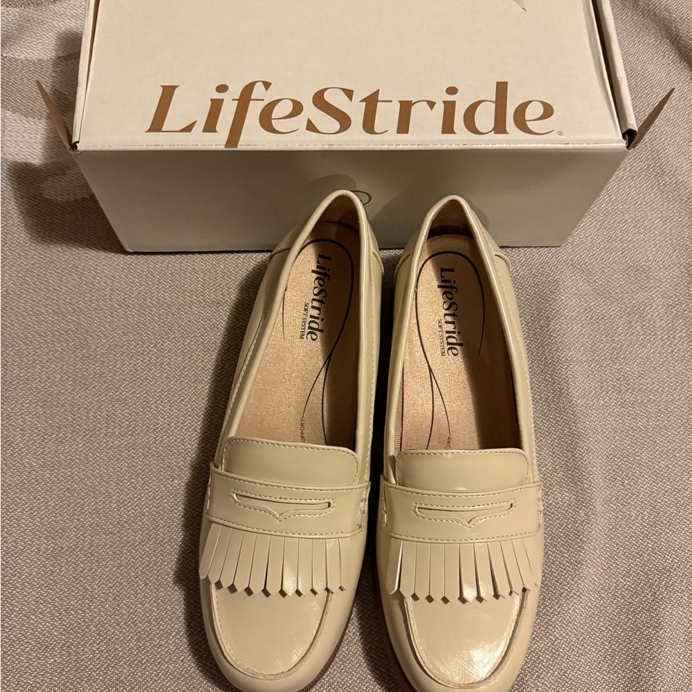 Life Stride Women's Beige Fringe Loafers ****Price Firm***